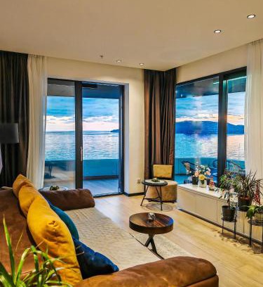 Becici Wohnung | Beachfront luxury apartment