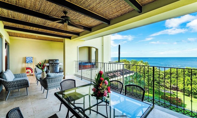 Playa Langosta Wohnung | Riesige Luxus Oceanfront 3BR / 3BA direkt am Playa Langosta - Crystal Sands 304