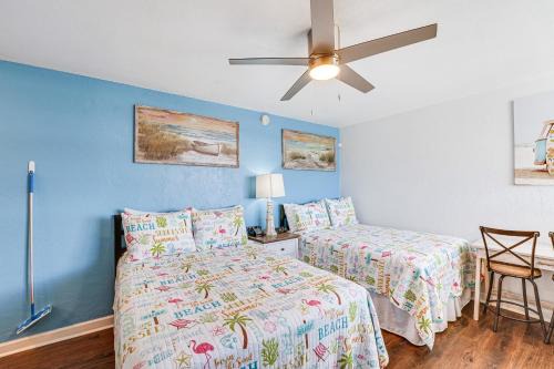 Bostwick Park Wohnung | Beachfront Studio with Community Indoor Pool!