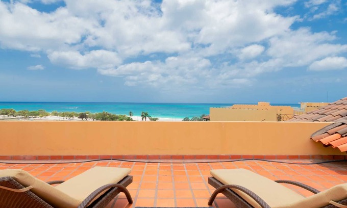 Oranjestad-West Eigentumswohnung | Beachfront - Surround View 4BR Penthouse - P516