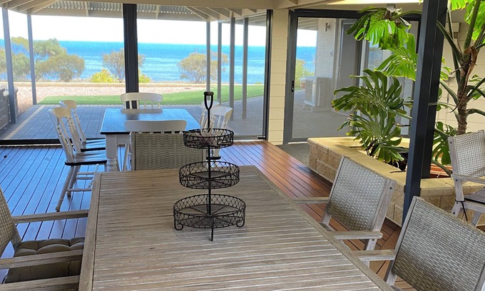 Yorke Peninsula Haus | Beachfront Tickera Roundhouse - sea views inside and out - peaceful family home