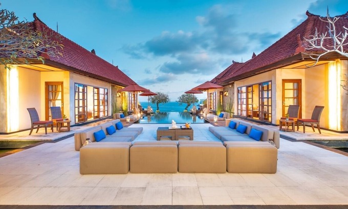 Kutuh Villa | Beachfront View with 7 Bedroom Villa in Uluwatu