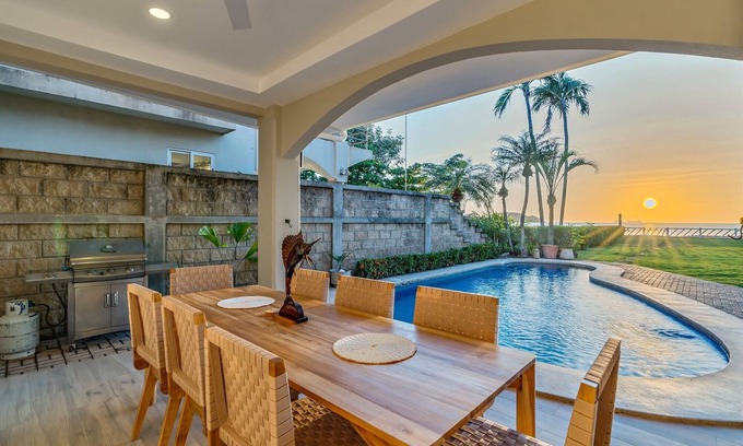 Potrero Haus | Beachfront Villa Just Steps To The Water