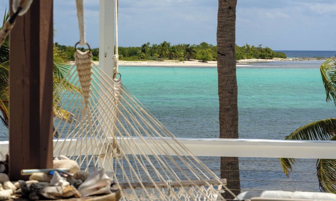 Blossom Village Hütte | Beachfront One-Bedroom Villa- Private pool/Wifi. addt'l bedrooms upon request