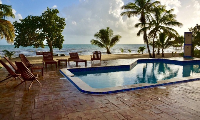 Sittee River Villa | Windsong Belize - Brandneue Villa am Strand mit Pool