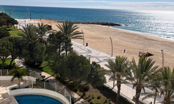 Cavacos Wohnung | Beachfront w/Pool Penthouse By Centralgarve