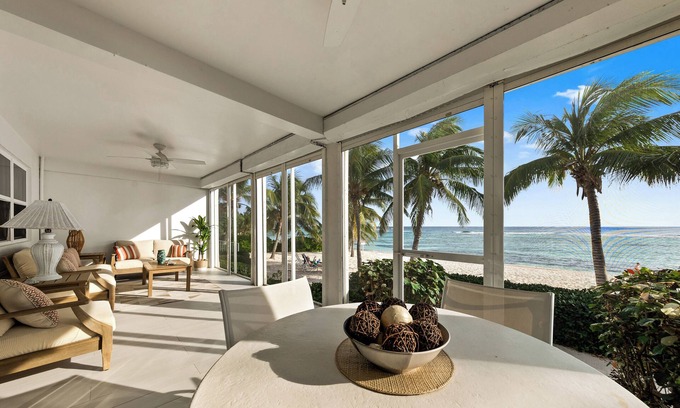Savannah Eigentumswohnung | Beachfront walkout with amazing patio & view