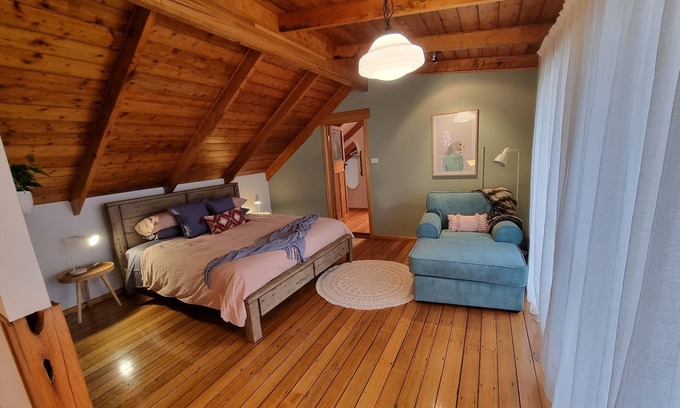 Sulphur Creek Haus | Beachside Home in the North