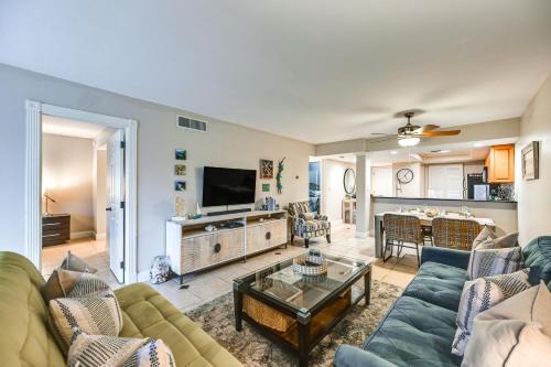 Marco Island Wohnung | Beachy Marco Island Condo with Resort Amenities!