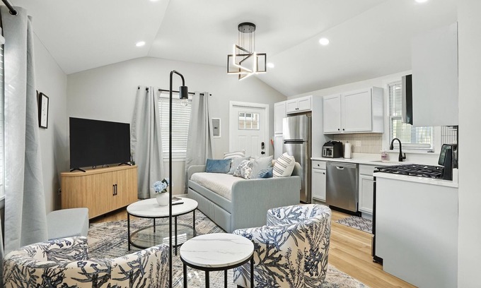 Valparaiso Haus | Beacons' Nest – Valpo U, Downtown & Dunes