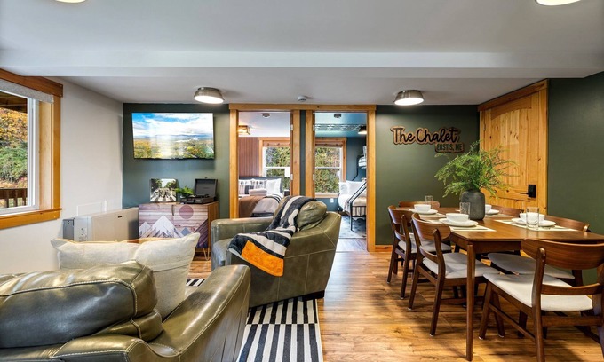 Eustis Wohnung | Bear Cub Charming 2-bedroom apartment near Sugarloaf on Snowmobile/ATV trails