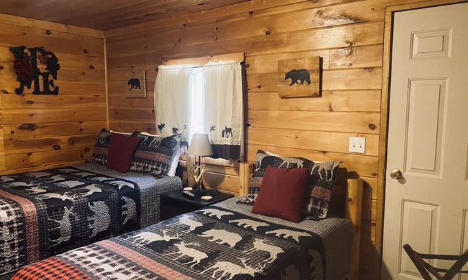 Wellston Hotel | Black Bear Inn - Bear Den für 5 Personen! WIFI / DISH Angeln!