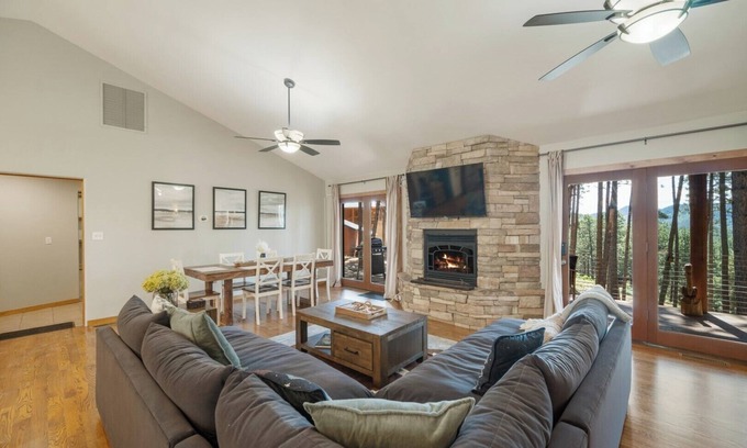 Forest Lakes Haus | Bear Hug Retreat! 3BD/2.5BA Tranquil Mt Home