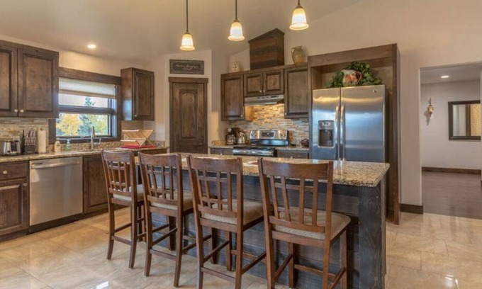 Alpine Northeast Haus | Bear Meadow Lodge: relaxing 3400 sq. ft., 6 bdm home 37 miles from Jackson Hole