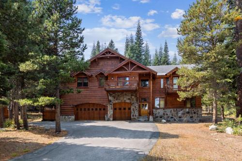 Truckee Haus | Bear Meadows Lodge - Hot Tub - Tahoe Donner Home