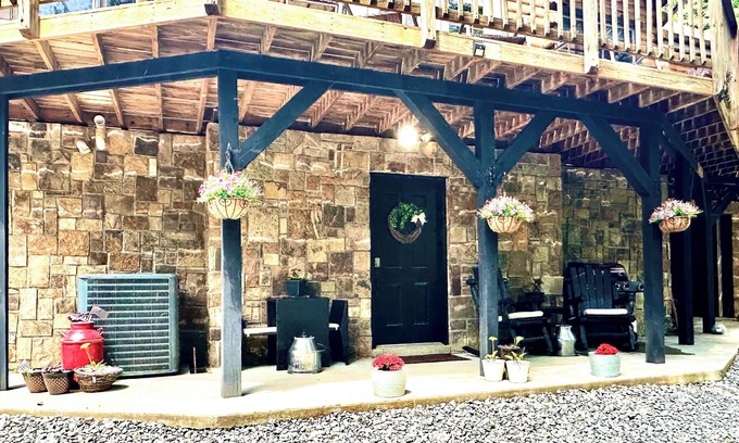 Independence Kabine | Bear Valley Cabin, a beautiful secluded oasis 4 a Romantic or family getaway.