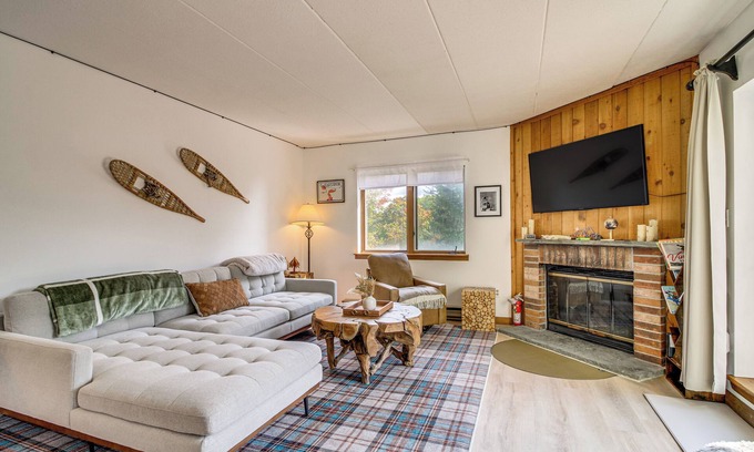 West Dover Eigentumswohnung | 'Bearfoot Apres' Mtn-View Condo < 1 Mi to Mt Snow!