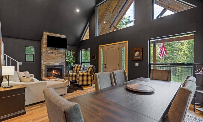 Lakeside Haus | Bearly Behavin' - A-Frame Living w/ Forest Views