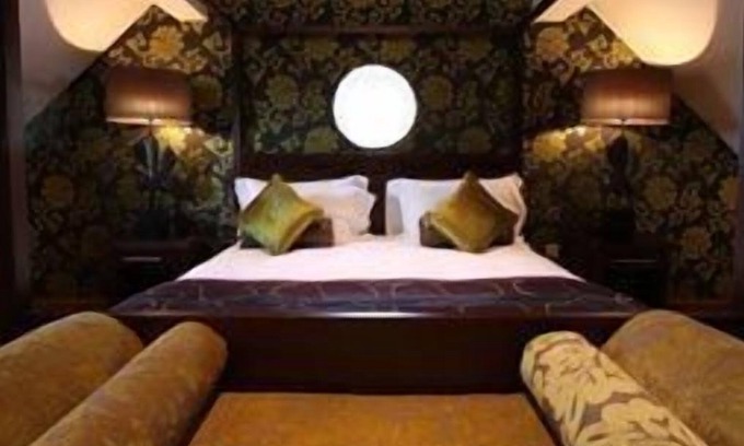 Warmingham Hotel | Bears Paw Inn