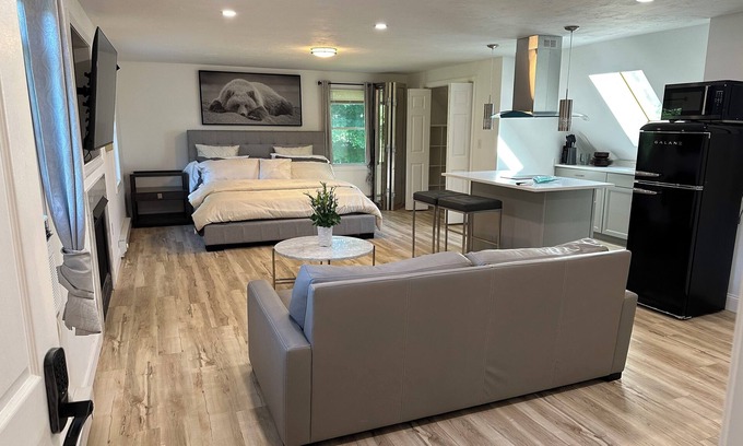 Raynham Wohnung | Beatiful Studio in Raynham MA, minutes to shopping, Massasoit State park, etc