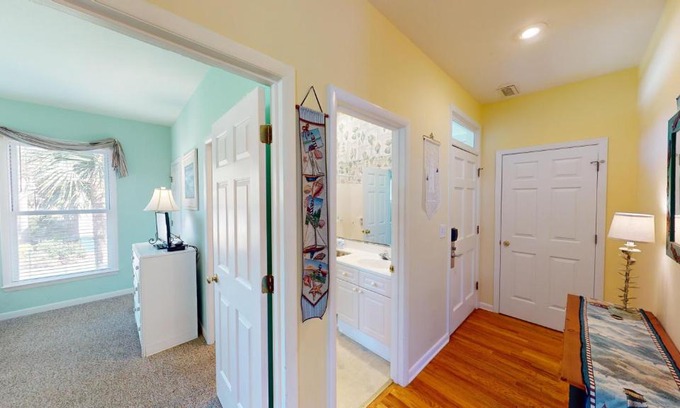 Litchfield by the Sea Haus | Beautiful 2BR 2BA Lakeside Villa with Lake Views