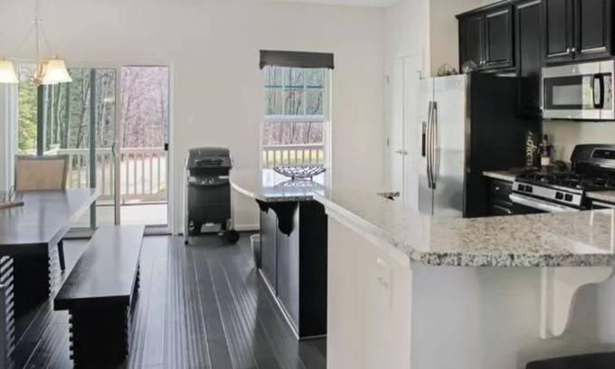 Waldorf Haus | Beautiful 3 level one car garage townhome