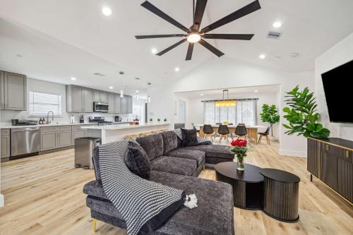 Westbury Haus | Beautiful 3BD 2BATH Comfortable Home In Houston