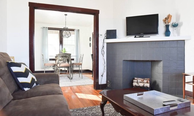 Homestead Haus | Große 3Bed Pittsburgh Haus mit gemütlichen Veranda auf einer ruhigen Straße-viel Parkplatz