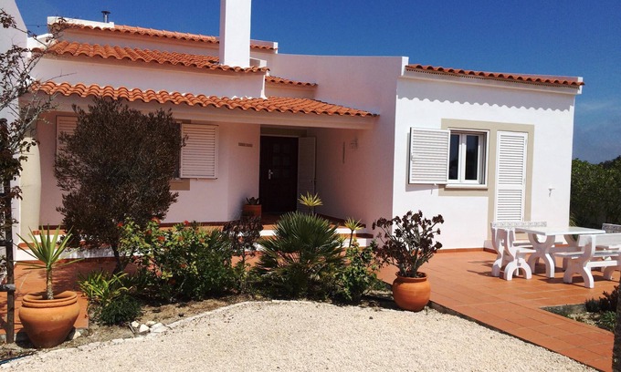 Aljezur Villa | Eine geräumige private Villa für Ihren Genuss mit einem beheizten, sicheren Pool
