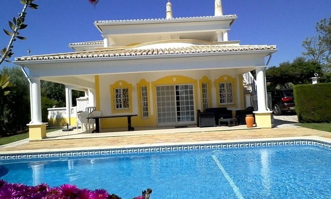 Portimao Villa | Schöne 4 Schlafzimmervilla im Altgolf