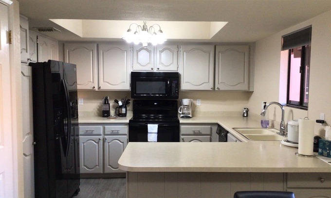 Paradise Valley Village Eigentumswohnung | Beautiful Anasazi Village Condo. Close to Restaurants, Shopping and Golf.