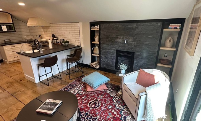 South Royalton Wohnung | Beautiful and professionally decorated 1-bedroom garage apartment in Barnard!