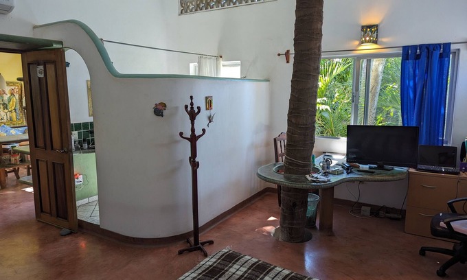 La Manzanilla Haus | Beautiful and spacious 2 blocks from the beach and town center!