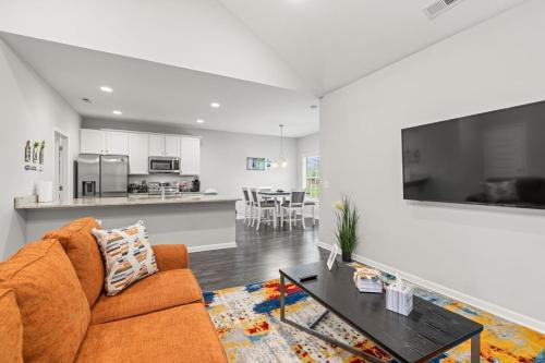 Spring Hill Haus | Beautiful and SUPER comfy home!