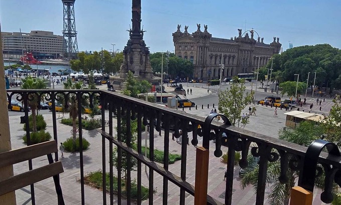 Gothic Quarter Wohnung | RENOVIERTE WOHNUNG AUF LAS RAMBLAS MIT HAFENANSICHTEN