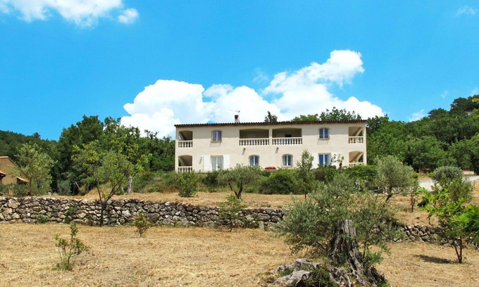 Bauduen Villa | Wohnung in einem Ferienhaus mit W-LAN, TV, Terrasse, Haustiere erlaubt, Panoramablick, Parkplatz