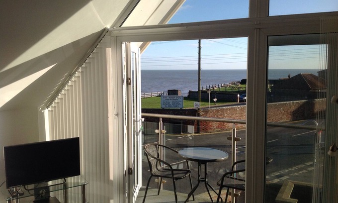 Mundesley Wohnung | Schöne Wohnung, Meerblick vom Balkon, gewölbte Decken, gut ausgestattet