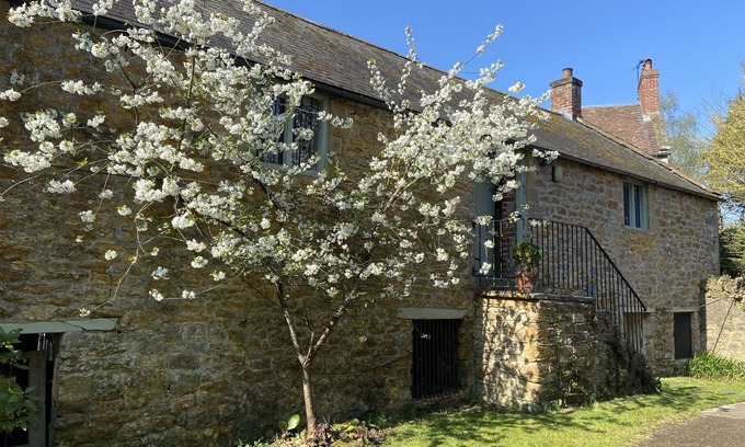 Barwick Hütte | Beautiful barn conversion with wood-burning stove