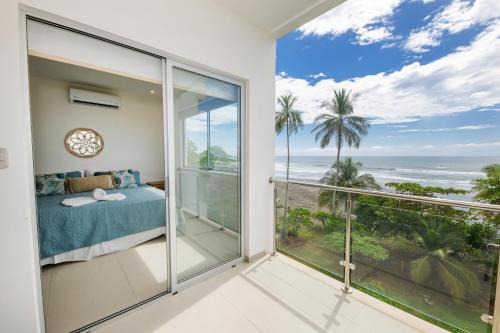 Bejuco Wohnung | Beautiful Beachfront Condo, Amazing Pool
