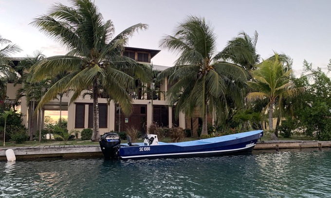 Placencia Haus | Schöne Beachfront Island Home, privaten Dock, Village Transport Inclu