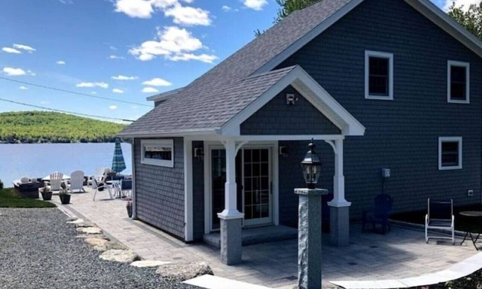 Otis Haus | Beautiful Beachfront Lake House- Sleeps up to 12- Weekly Discounts Available!