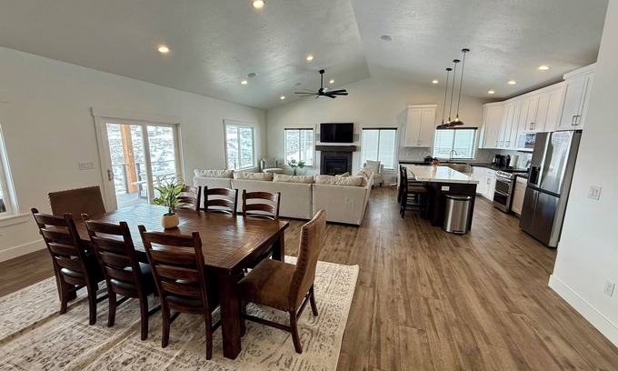 Sweetwater Haus | Beautiful Bear Lake Getaway!!!