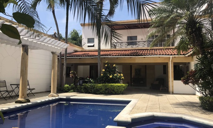 Ciudad Jardin Haus | Schönes großes Haus, in der Nähe von Restaurants, Unicentro, Jardín Plaza und mehr.