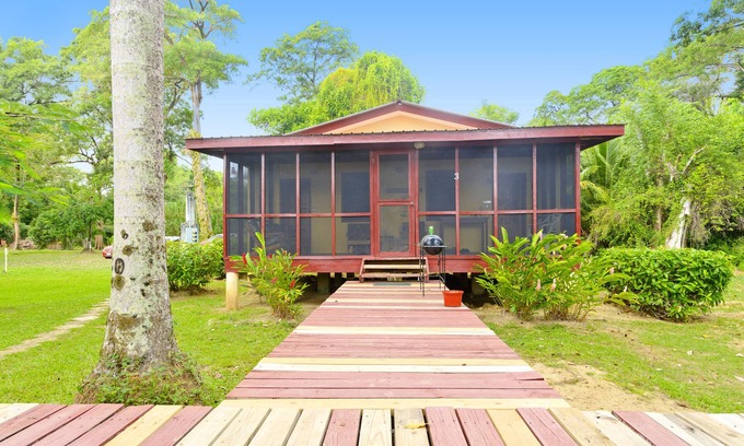 Hopkins Kabine | Beautiful cabin nestled in tropical surroundings on the Banks of the Sitee River