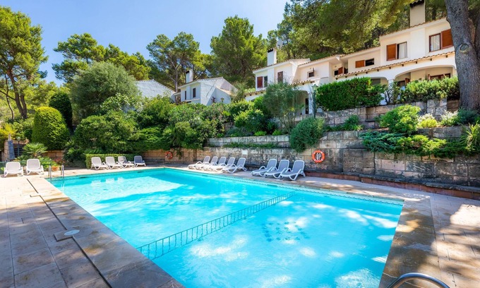 Cala San Vicente Villa | Schönes Can Botana 1 mit Garten, Terrasse, Pool & Wi-Fi