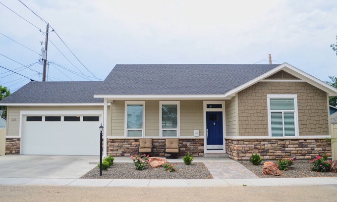 Meridian Haus | Beautiful & clean 2 Bed/2 bath home in downtown Meridian!