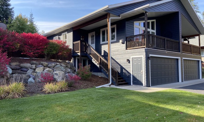 Whitefish Eigentumswohnung | Schöne Wohnung mit Klimaanlage, Whirlpool und Kamin in der Nähe von Golf, See, Skifahren und der Innenstadt