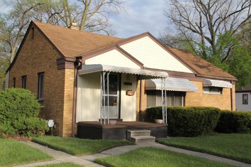 Oak Park Wohnung | Beautiful, Cozy Stay in Oak Park, Queen Bedroom, Work Setup & Backyard Grill