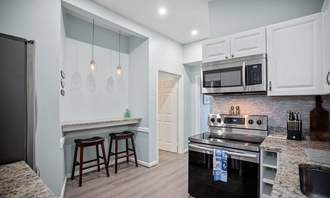 Yachting Village Eigentumswohnung | Wunderschönes, neu renoviertes Gästehaus in der Innenstadt, Schlafmöglichkeiten für 6- zu allem