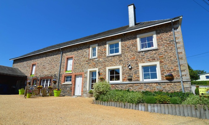 Tillet Wohnung | Abgeschiedenes Cottage in Sainte-Ode mit großem Garten